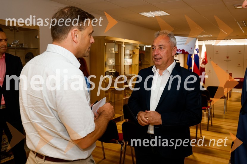 Novinarska konferenca MO Kranj ob podpisu pogodbe za vzpostavitev digitalne platforme