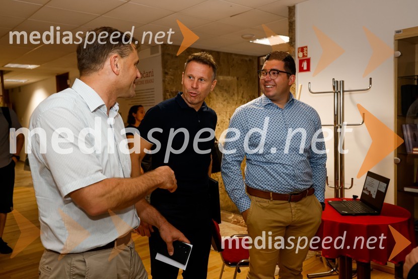 Novinarska konferenca MO Kranj ob podpisu pogodbe za vzpostavitev digitalne platforme