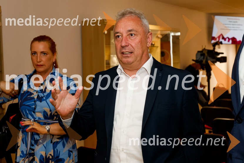 Novinarska konferenca MO Kranj ob podpisu pogodbe za vzpostavitev digitalne platforme