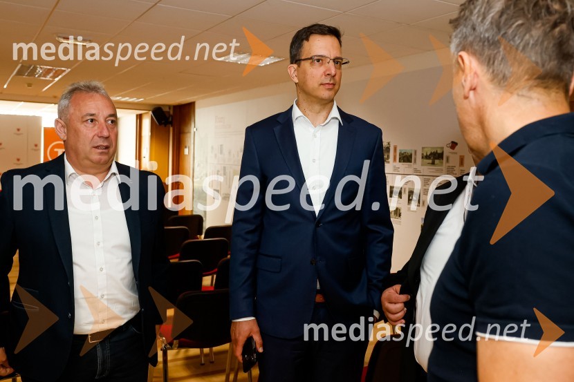 Novinarska konferenca MO Kranj ob podpisu pogodbe za vzpostavitev digitalne platforme