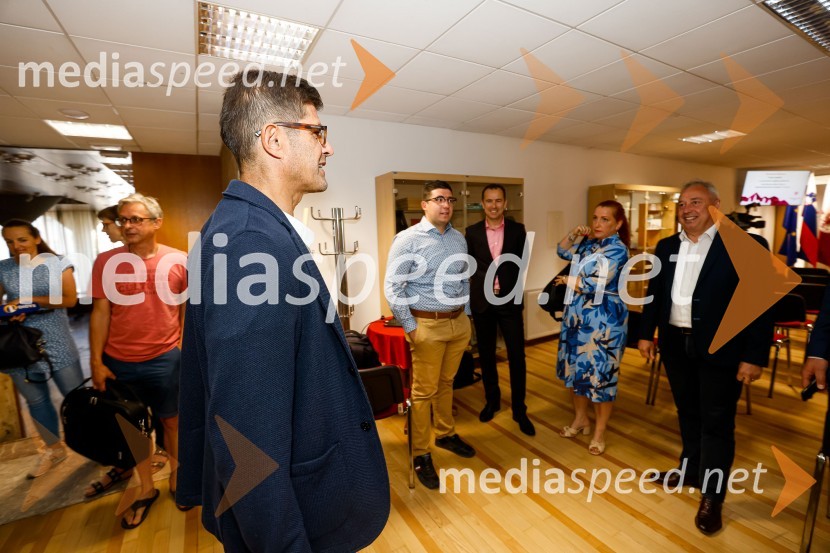  Matjaž Rakovec, župan Mestne občine KranjNovinarska konferenca MO Kranj ob podpisu pogodbe za vzpostavitev digitalne platforme