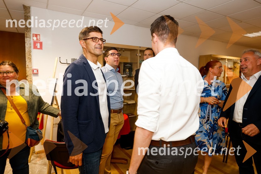  Matjaž Rakovec, župan Mestne občine Kranj;  ... Novinarska konferenca MO Kranj ob podpisu pogodbe za vzpostavitev digitalne platforme