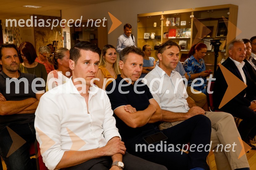 Novinarska konferenca MO Kranj ob podpisu pogodbe za vzpostavitev digitalne platforme