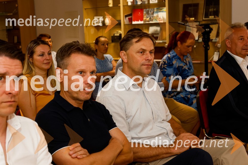 Novinarska konferenca MO Kranj ob podpisu pogodbe za vzpostavitev digitalne platforme