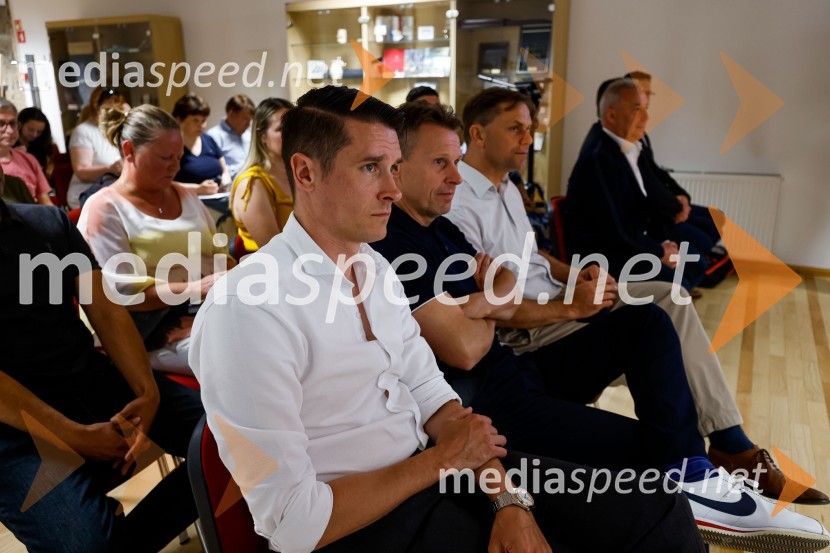 Novinarska konferenca MO Kranj ob podpisu pogodbe za vzpostavitev digitalne platforme