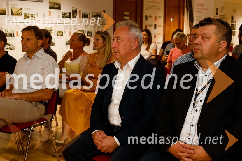 Novinarska konferenca MO Kranj ob podpisu pogodbe za vzpostavitev digitalne platforme