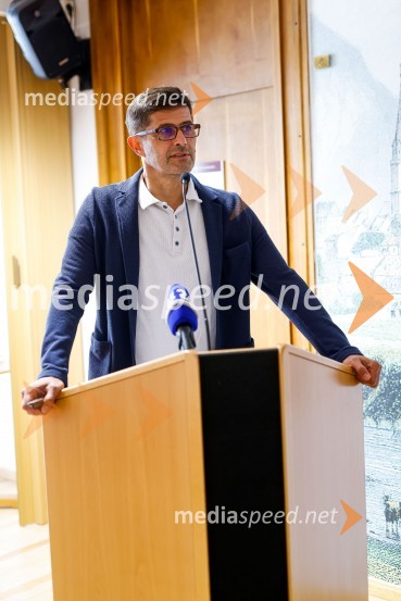  Matjaž Rakovec, župan Mestne občine KranjNovinarska konferenca MO Kranj ob podpisu pogodbe za vzpostavitev digitalne platforme