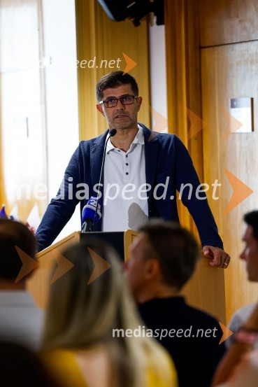  Matjaž Rakovec, župan Mestne občine KranjNovinarska konferenca MO Kranj ob podpisu pogodbe za vzpostavitev digitalne platforme