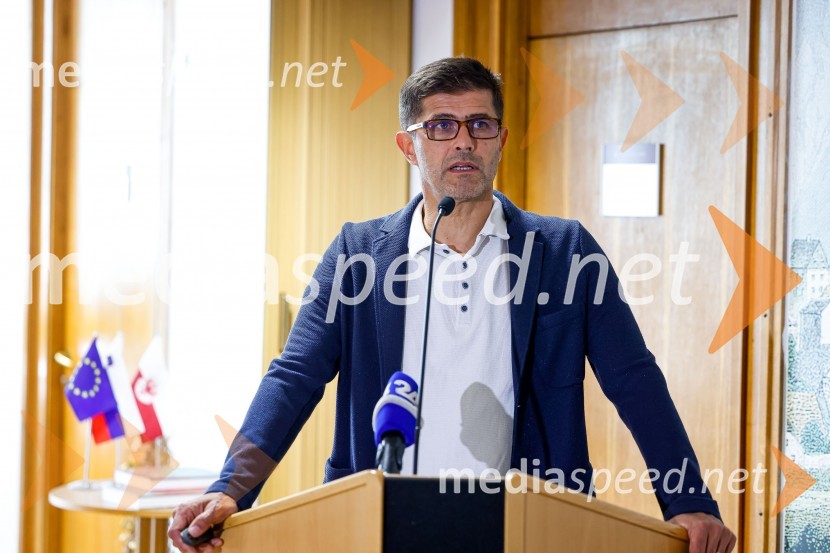  Matjaž Rakovec, župan Mestne občine KranjNovinarska konferenca MO Kranj ob podpisu pogodbe za vzpostavitev digitalne platforme