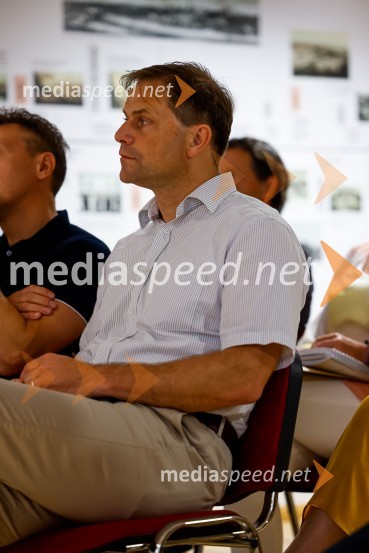 Novinarska konferenca MO Kranj ob podpisu pogodbe za vzpostavitev digitalne platforme