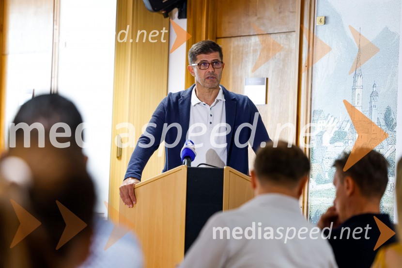  Matjaž Rakovec, župan Mestne občine KranjNovinarska konferenca MO Kranj ob podpisu pogodbe za vzpostavitev digitalne platforme
