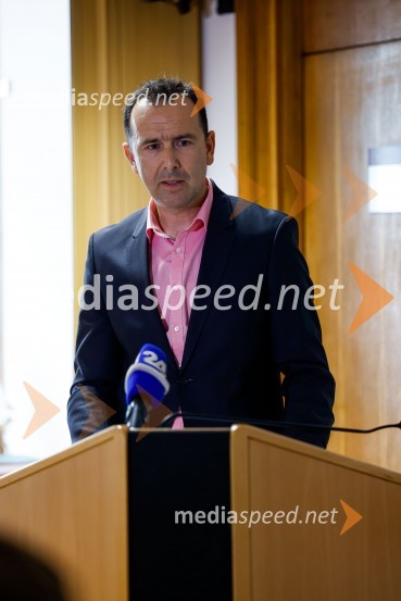  Jure Valjavec, T-2Novinarska konferenca MO Kranj ob podpisu pogodbe za vzpostavitev digitalne platforme