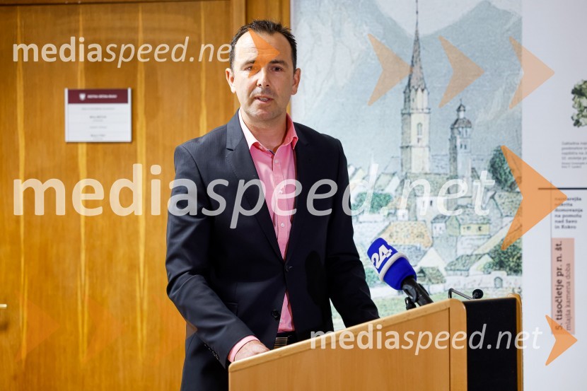  Jure Valjavec, T-2Novinarska konferenca MO Kranj ob podpisu pogodbe za vzpostavitev digitalne platforme