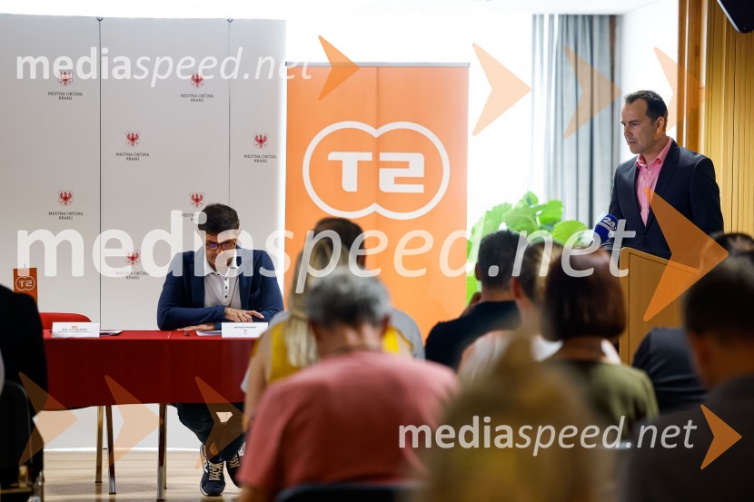  Matjaž Rakovec, župan Mestne občine Kranj;  Jure Valjavec, T-2Novinarska konferenca MO Kranj ob podpisu pogodbe za vzpostavitev digitalne platforme