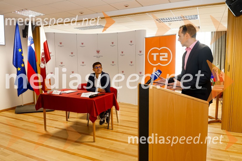  Matjaž Rakovec, župan Mestne občine Kranj;  Jure Valjavec, T-2Novinarska konferenca MO Kranj ob podpisu pogodbe za vzpostavitev digitalne platforme