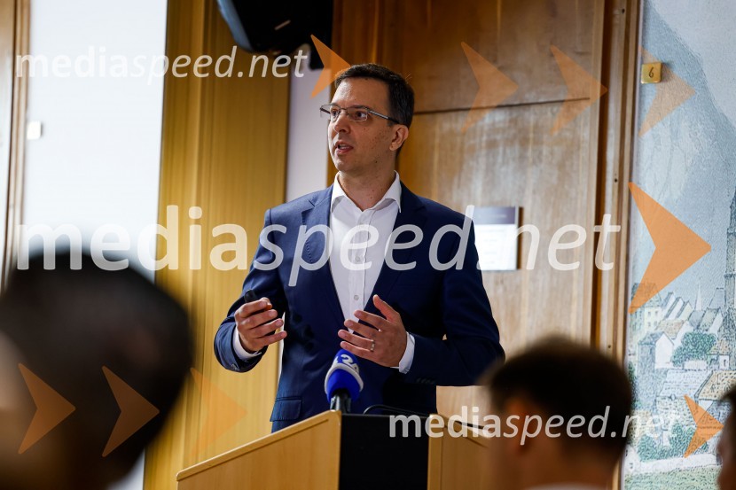 Novinarska konferenca MO Kranj ob podpisu pogodbe za vzpostavitev digitalne platforme