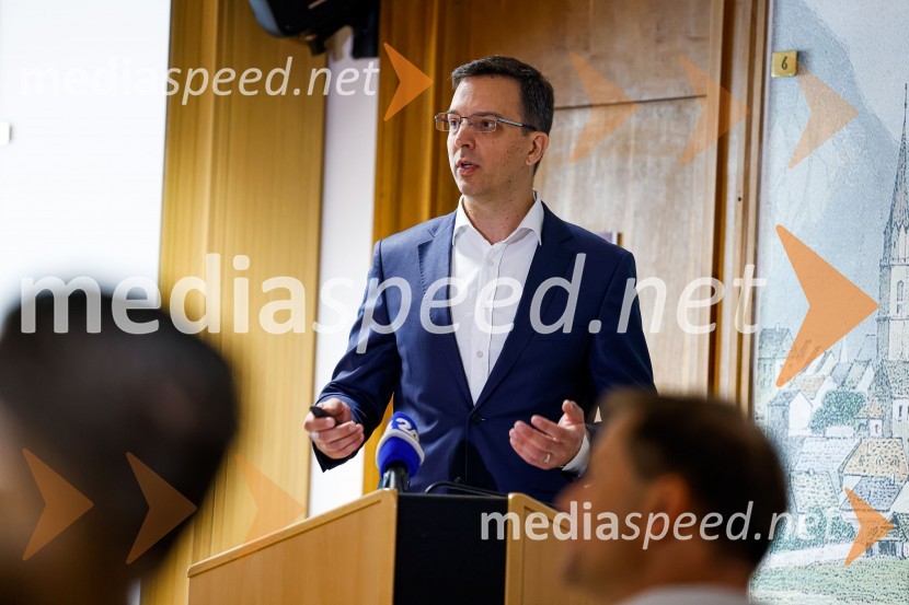 Novinarska konferenca MO Kranj ob podpisu pogodbe za vzpostavitev digitalne platforme