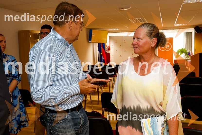 Novinarska konferenca MO Kranj ob podpisu pogodbe za vzpostavitev digitalne platforme