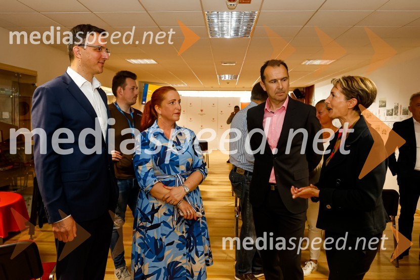  ... ;  ... ;  Jure Valjavec, T-2;  ... Novinarska konferenca MO Kranj ob podpisu pogodbe za vzpostavitev digitalne platforme