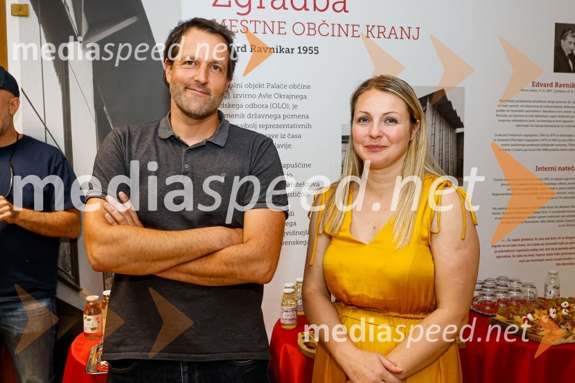  ... ;  Katja Štruc, vodja kabineta MO KranjNovinarska konferenca MO Kranj ob podpisu pogodbe za vzpostavitev digitalne platforme