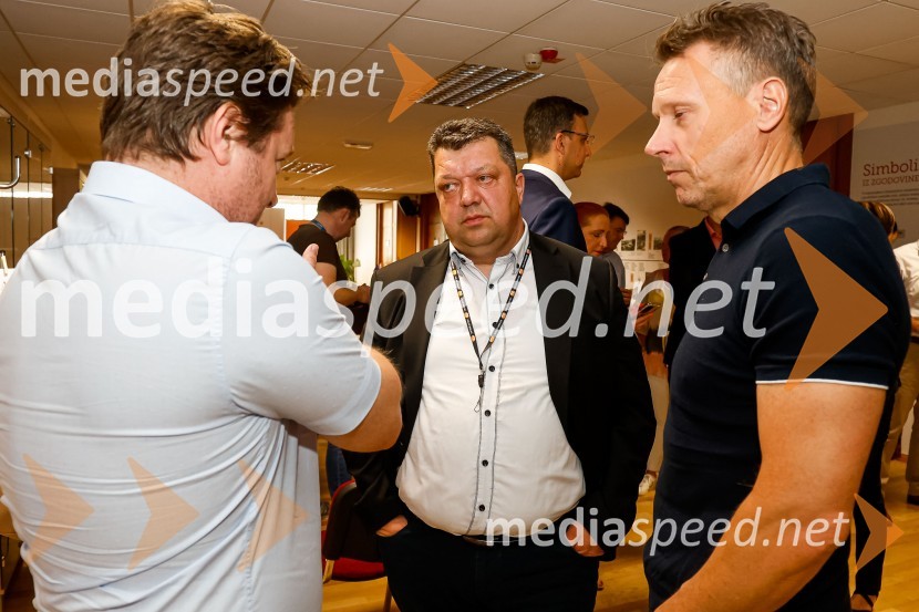 Novinarska konferenca MO Kranj ob podpisu pogodbe za vzpostavitev digitalne platforme