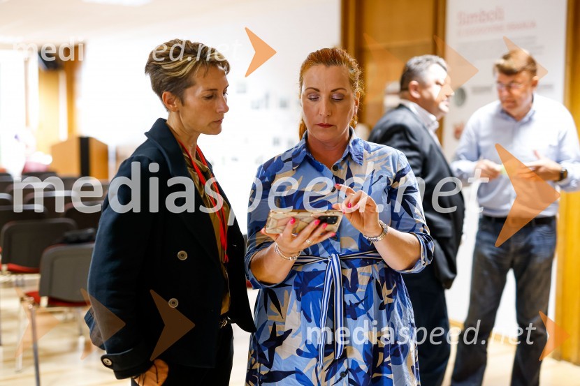 Novinarska konferenca MO Kranj ob podpisu pogodbe za vzpostavitev digitalne platforme