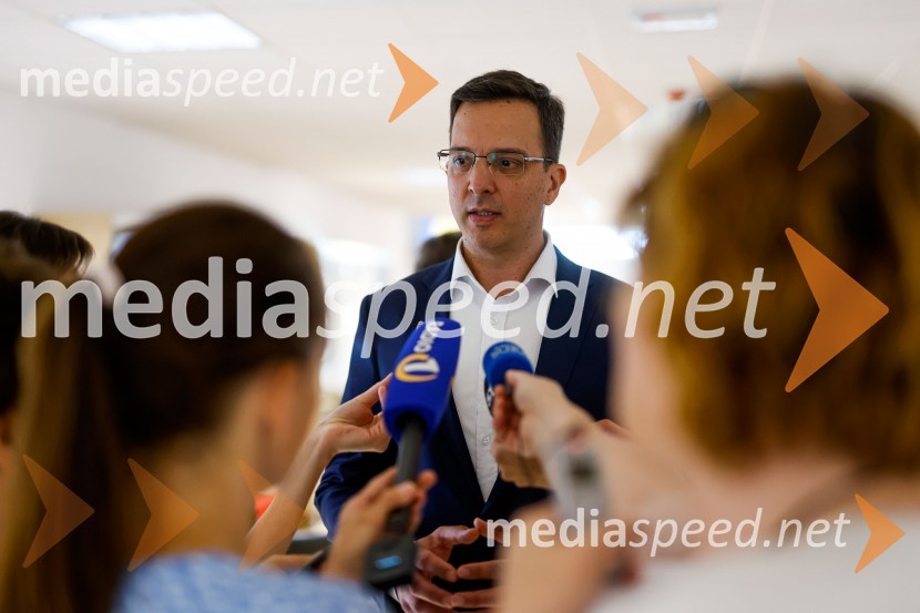 Novinarska konferenca MO Kranj ob podpisu pogodbe za vzpostavitev digitalne platforme