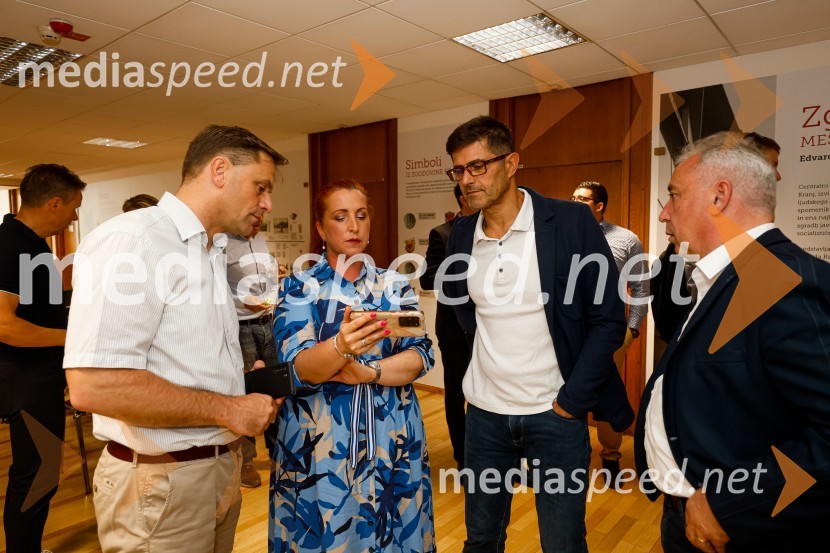  ... ;  ... ;  Matjaž Rakovec, župan Mestne občine Kranj;  ... Novinarska konferenca MO Kranj ob podpisu pogodbe za vzpostavitev digitalne platforme