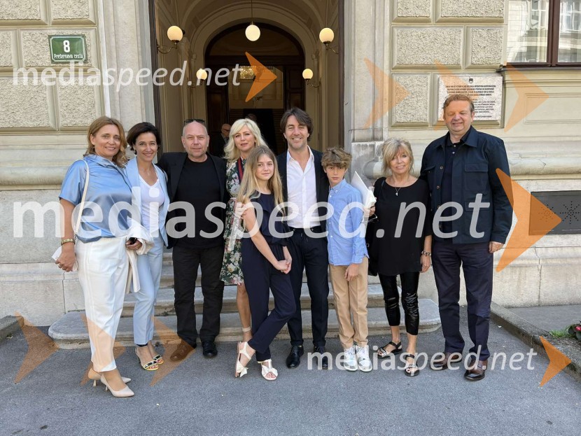  ... ;  ... ;  ... ;  Pia Clug, baletna plesalka;  ... ;  Edward Clug, umetniški direktor, Balet SNG Maribor;  ... ;  ... ;  ... Predsednik Pahor odlikoval Elzo Budau, Edwarda Cluga in Ervina Hartmana