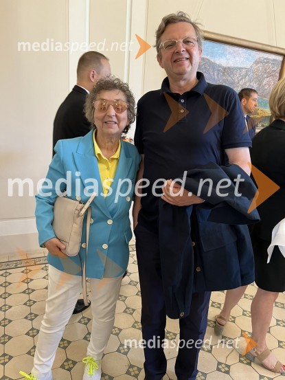  Dragica Petrovič, režiserka in producentka;  ... Predsednik Pahor odlikoval Elzo Budau, Edwarda Cluga in Ervina Hartmana