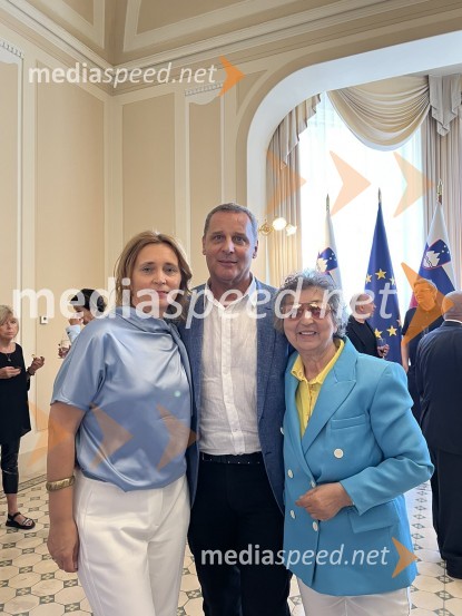  ... ;  Danilo Rošker, direktor SNG Maribor;  Dragica Petrovič, režiserka in producentkaPredsednik Pahor odlikoval Elzo Budau, Edwarda Cluga in Ervina Hartmana