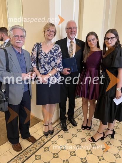  ... ;  ... ;  Ervin Hartman, dirigent;  ... ;  ... Predsednik Pahor odlikoval Elzo Budau, Edwarda Cluga in Ervina Hartmana