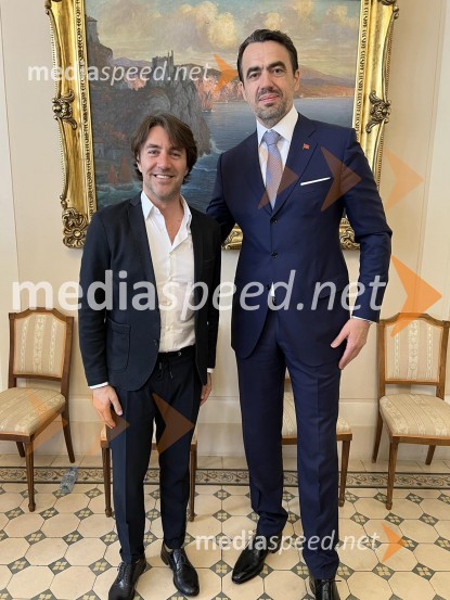  Edward Clug, umetniški direktor, Balet SNG Maribor;  ... Predsednik Pahor odlikoval Elzo Budau, Edwarda Cluga in Ervina Hartmana