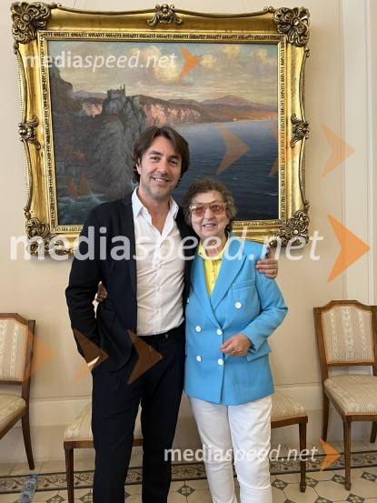  Edward Clug, umetniški direktor, Balet SNG Maribor;  Dragica Petrovič, režiserka in producentkaPredsednik Pahor odlikoval Elzo Budau, Edwarda Cluga in Ervina Hartmana