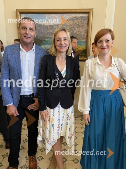  Danilo Rošker, direktor SNG Maribor;  ... ; dr. Asta Vrečko, ministrica za kulturoPredsednik Pahor odlikoval Elzo Budau, Edwarda Cluga in Ervina Hartmana