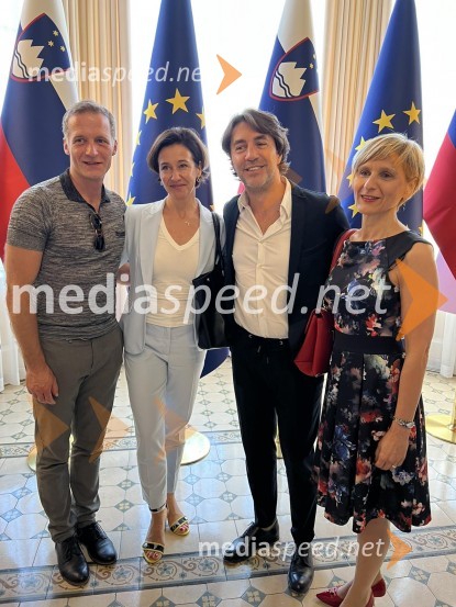  ... ;  ... ;  Edward Clug, umetniški direktor, Balet SNG Maribor;  ... Predsednik Pahor odlikoval Elzo Budau, Edwarda Cluga in Ervina Hartmana