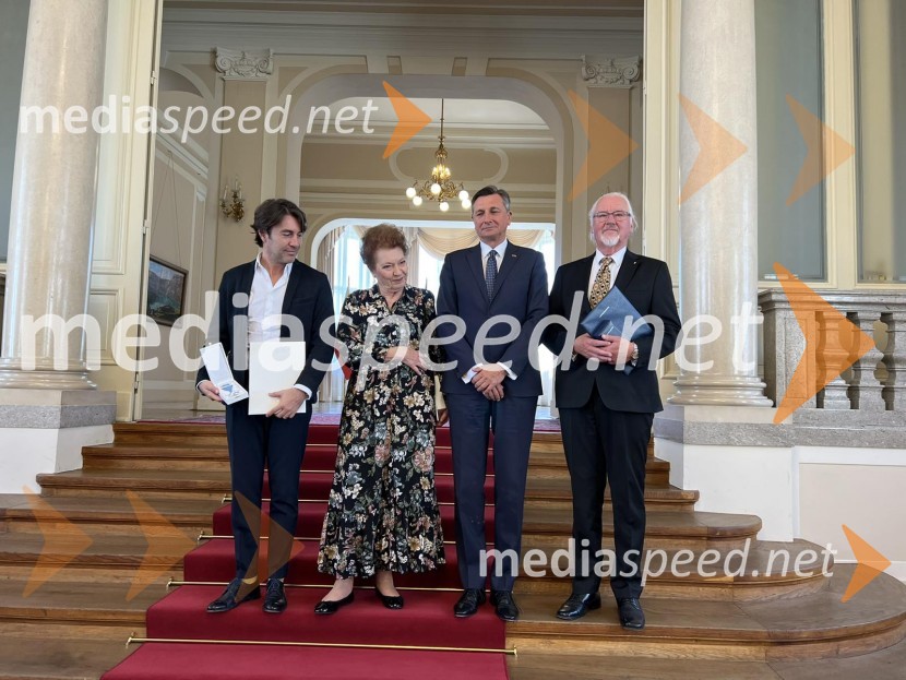  Edward Clug, umetniški direktor, Balet SNG Maribor;  Elza Budau, slovenska tekstopiska, pesnica in pisateljica;  Borut Pahor, predsednik Republike Slovenije;  Ervin Hartman, dirigentPredsednik Pahor odlikoval Elzo Budau, Edwarda Cluga in Ervina Hartmana