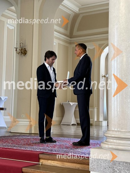  Edward Clug, umetniški direktor, Balet SNG Maribor;  Borut Pahor, predsednik Republike SlovenijePredsednik Pahor odlikoval Elzo Budau, Edwarda Cluga in Ervina Hartmana