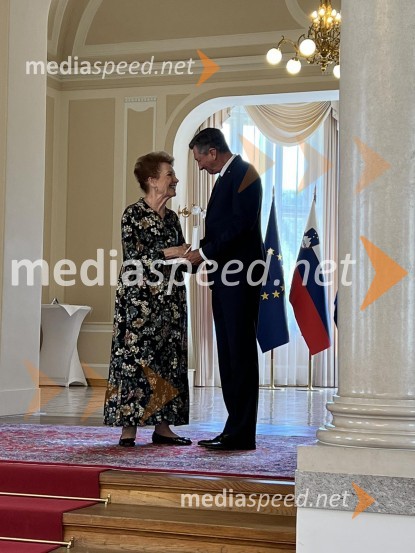  Elza Budau, slovenska tekstopiska, pesnica in pisateljica;  Borut Pahor, predsednik Republike SlovenijePredsednik Pahor odlikoval Elzo Budau, Edwarda Cluga in Ervina Hartmana