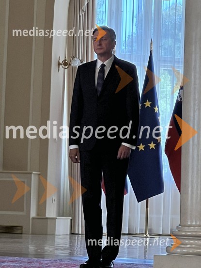  Borut Pahor, predsednik Republike SlovenijePredsednik Pahor odlikoval Elzo Budau, Edwarda Cluga in Ervina Hartmana