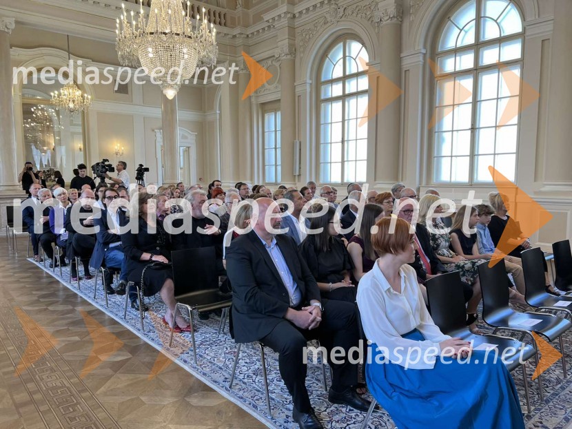 Predsednik Pahor odlikoval Elzo Budau, Edwarda Cluga in Ervina Hartmana