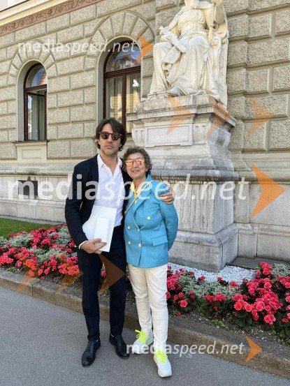  Edward Clug, umetniški direktor, Balet SNG Maribor;  Dragica Petrovič, režiserka in producentkaPredsednik Pahor odlikoval Elzo Budau, Edwarda Cluga in Ervina Hartmana