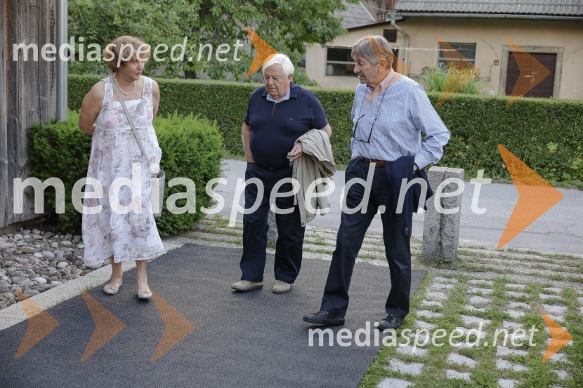  ... ;  Milan Kučan, nekdanji predsednik Republike Slovenije;  Geza  VogrinčičUrška Klakočar Zupančič v pogovoru z Darjo Groznik, na Škrabčevi domačiji