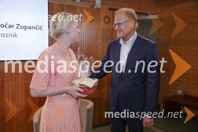 mag. Urška Klakočar Zupančič, predsednica Državnega zbora RS, podpredsednica Gibanja Svoboda;  Janez  Škrabec, direktor Riko d.o.o., predsednik Slovensko-ruskega poslovnega svetaUrška Klakočar Zupančič v pogovoru z Darjo Groznik, na Škrabčevi domačiji