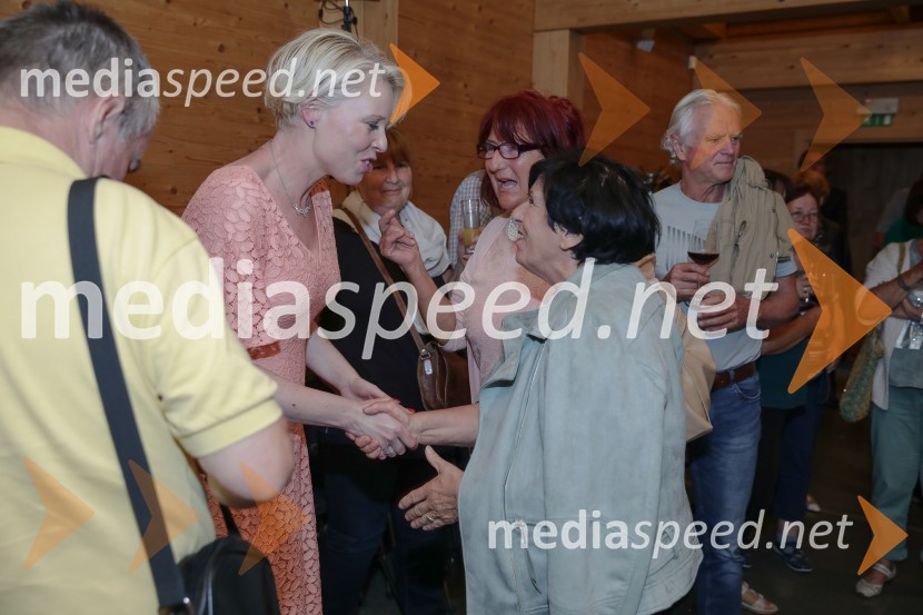 mag. Urška Klakočar Zupančič, predsednica Državnega zbora RS, podpredsednica Gibanja Svoboda;  ... Urška Klakočar Zupančič v pogovoru z Darjo Groznik, na Škrabčevi domačiji