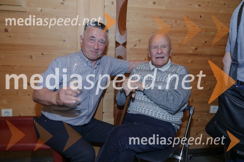 Urška Klakočar Zupančič v pogovoru z Darjo Groznik, na Škrabčevi domačiji