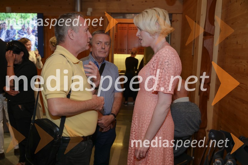  ... ;  ... ; mag. Urška Klakočar Zupančič, predsednica Državnega zbora RS, podpredsednica Gibanja SvobodaUrška Klakočar Zupančič v pogovoru z Darjo Groznik, na Škrabčevi domačiji