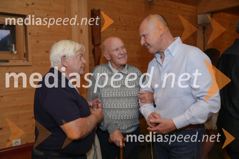  Milan Kučan, nekdanji predsednik Republike Slovenije;  ... ;  Staš Škrabec, Riko d.o.o.Urška Klakočar Zupančič v pogovoru z Darjo Groznik, na Škrabčevi domačiji