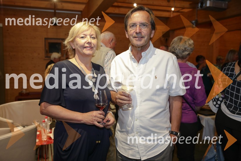   Darja  Groznik, odgovorna urednica 1. programa Radia Slovenija, predsednica ZPMS;  ... Urška Klakočar Zupančič v pogovoru z Darjo Groznik, na Škrabčevi domačiji