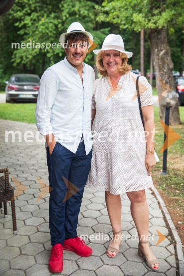  Žan  Papič, stand up komik;   Simona Dakič Nemanič, odgovorna urednica revije LadyLady piknik pod klobuki 2022